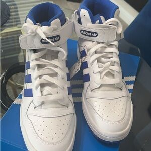 Men brand new adidas gym shoes